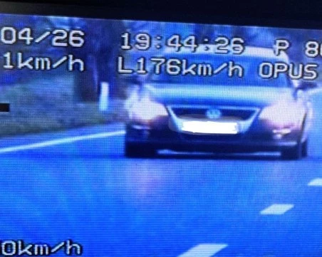 Румънка шофира със над 170 км/ч, за да не и изгорят козунаците