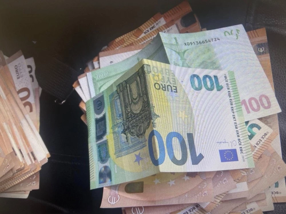 Общински съветник и член на СИК са арестувани за купуване на гласове в Разлог