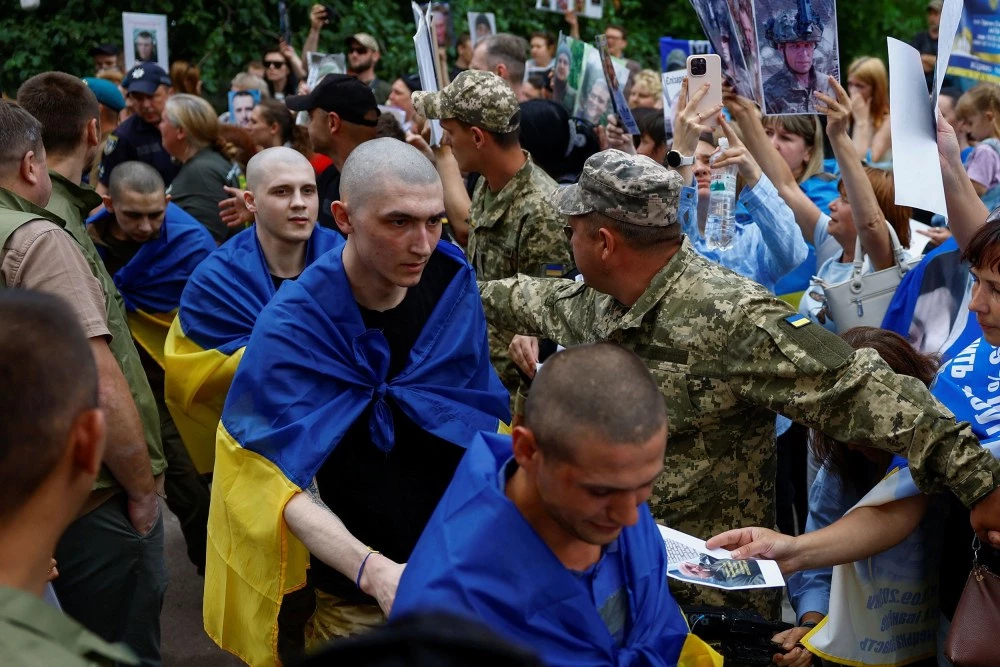 Украйна посрещна 175 пленени военни и 7 цивилни