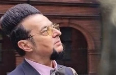 Евгени Минчев за Великден: Сурогатна религия, ламинирани иконки и пиршества в Гърция