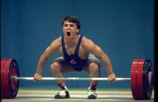 Филм за легендарния щангист Наим Сюлейманоглу се продава на търг за 21 млн. турски лири