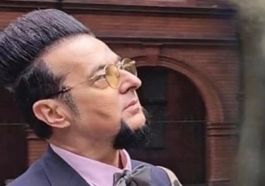 Евгени Минчев за Великден: Сурогатна религия, ламинирани иконки и пиршества в Гърция