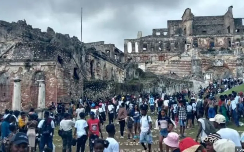 Поне 30 души загинаха при блъсканица в историческата крепост Цитаделата Лафериер