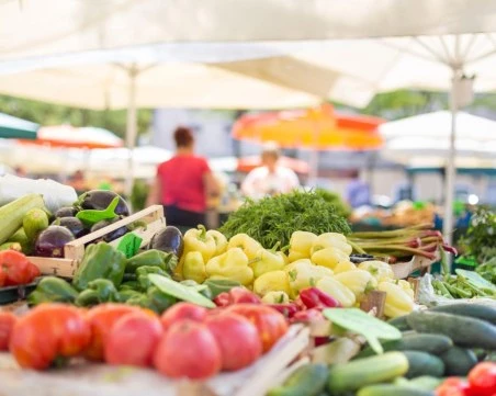 Пореден удар по джоба: Храните продължават да поскъпват