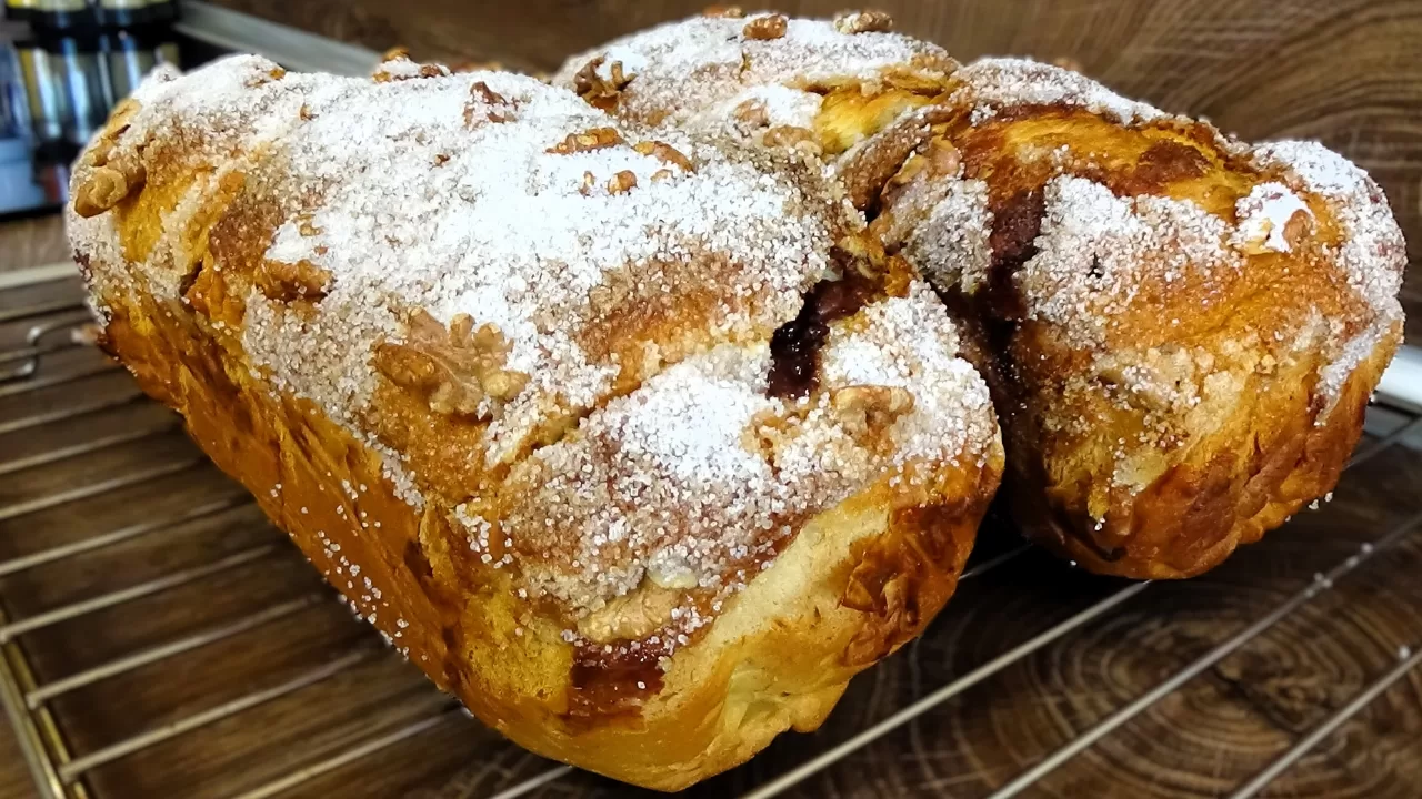 Ако козунакът е станал твърд, не го изхвърляйте — има много вкусни начини да го спасите