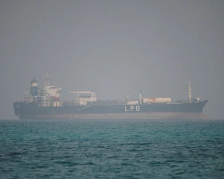 Два танкера, свързани с Иран, преминаха през Ормузкия проток