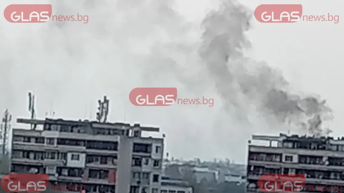 Гъст черен дим се издига над Пловдив