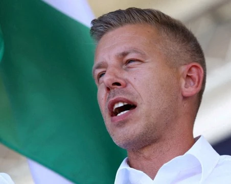 Кой е Петер Мадяр - човекът, който срути крепостта на Орбан