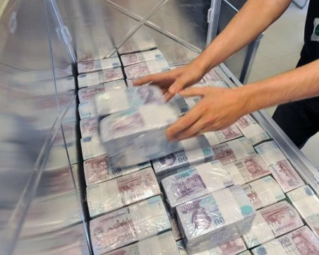 След изборите: Унгарският форинт с най-високо ниво от 4 години