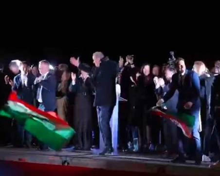 Танцът, който обиколи света: Жолт Хегедюш в центъра на вниманието след победата над Орбан