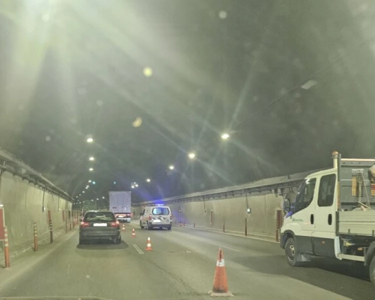 Задържан е шофьорът на тежкотоварния автомобил, който блокира тунел „Витиня