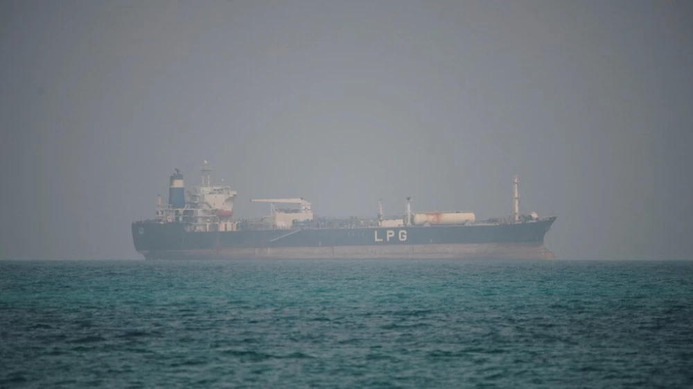 Два танкера, свързани с Иран, преминаха през Ормузкия проток