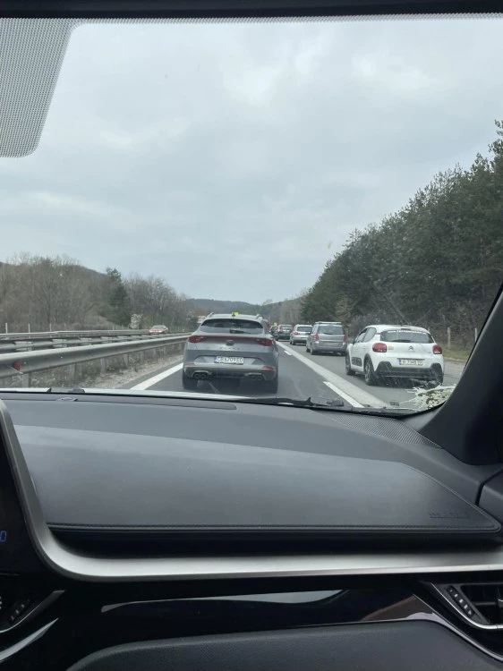 Километрична тапа преди Траянови врата в края на празниците