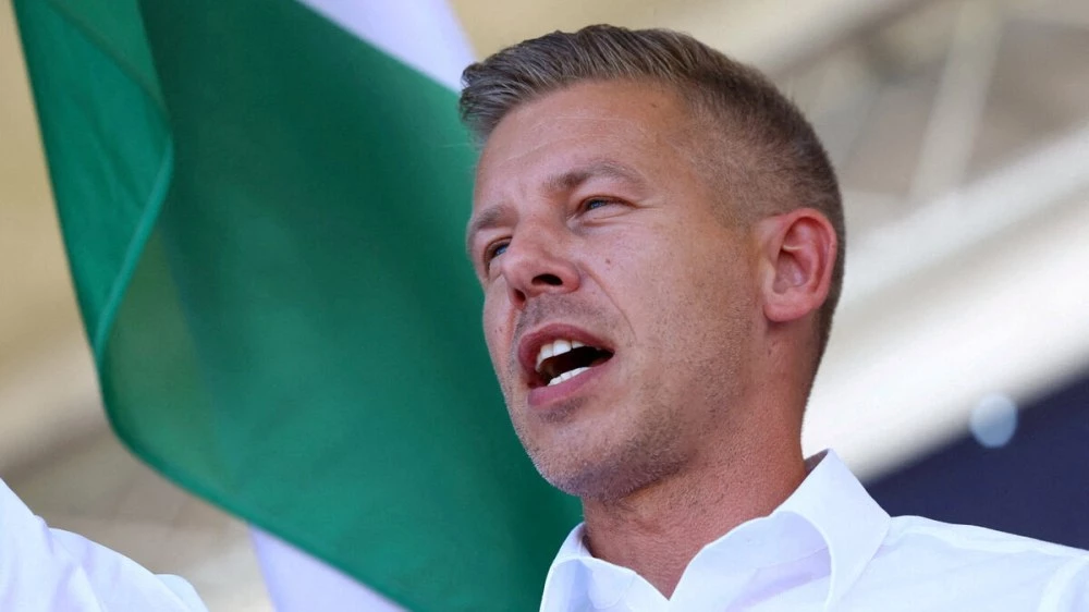 Кой е Петер Мадяр - човекът, който срути крепостта на Орбан