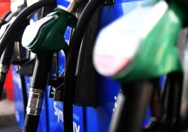 Започна изплащането на компенсация от 20 евро заради цените на горивата