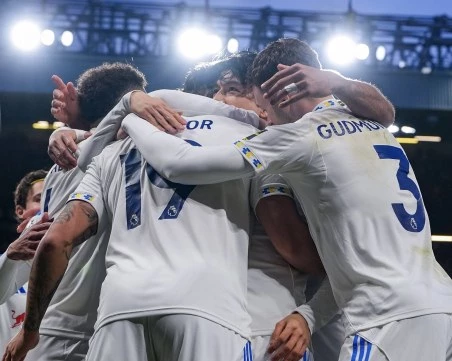 Лийдс с първа победа на Олд Трафорд от 16 години насам