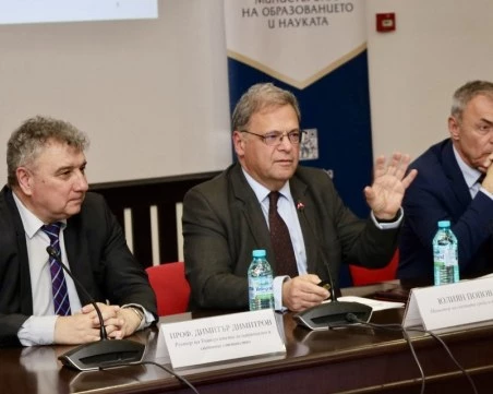 Юлиян Попов: Трябва да изградим политика, основана на знания и данни