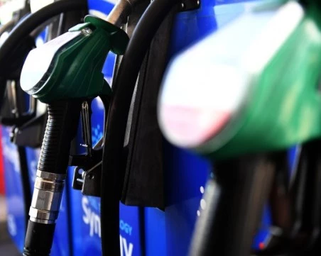 Започна изплащането на компенсация от 20 евро заради цените на горивата