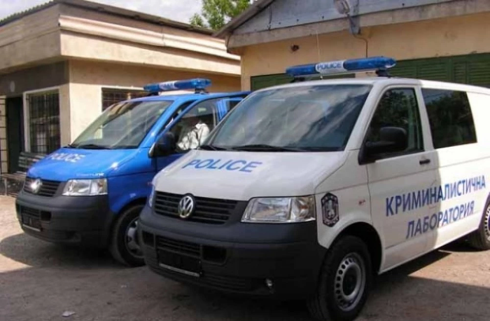 Откриха труп на мъж пред жилищен блок в Кърджали