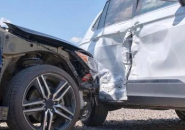 Две деца и двама възрастни пострадаха при катастрофа на „Струма