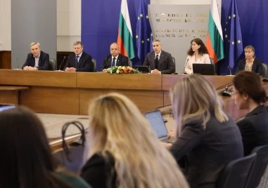 Премиерът Гюров: Високата избирателна активност е по-силна от всички криминални схеми