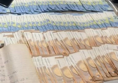 Задържаха двама общински съветници от Септември за купуване на гласове