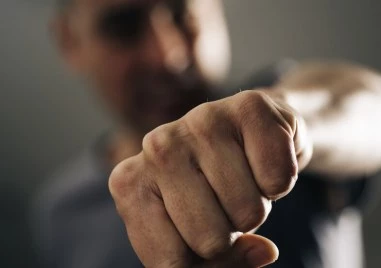 Задържаха тийнейджър за побой над възрастен мъж в София