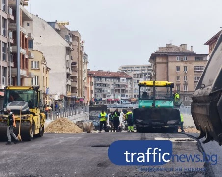 Довършват асфалтирането на бул. „Васил Априлов