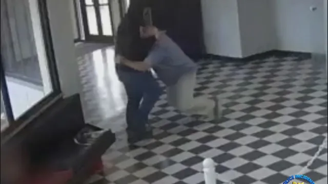 Герой! Директор на училище обезвреди нападател с пистолет