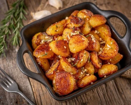 Как да си приготвим хрупкави чеснови картофи на фурна