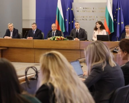 Премиерът Гюров: Високата избирателна активност е по-силна от всички криминални схеми