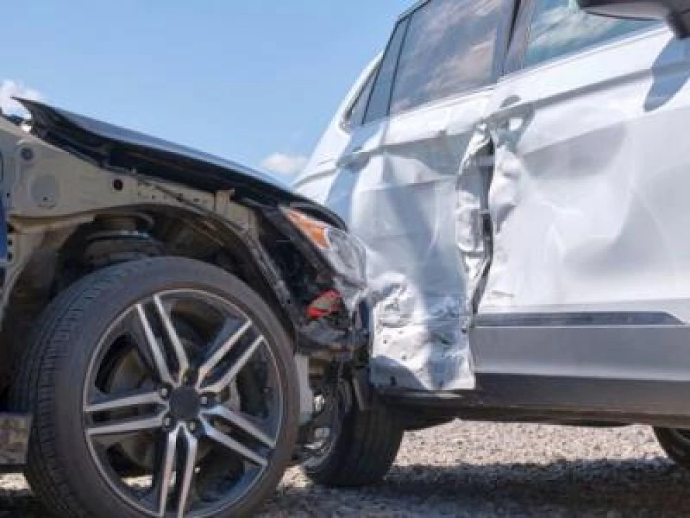 Две деца и двама възрастни пострадаха при катастрофа на „Струма