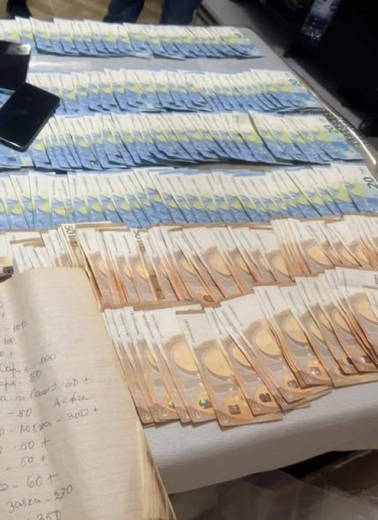 Задържаха двама общински съветници от Септември за купуване на гласове