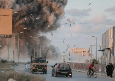 Часове преди примирието: Израел удари Ливан, има загинали и ранени