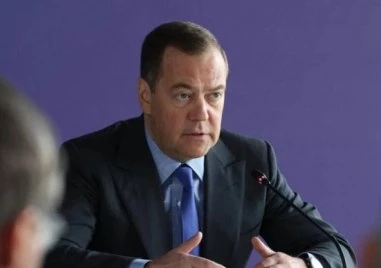 Медведев с директна заплаха към ЕС: Фабриките за дронове в Европа са легитимни цели
