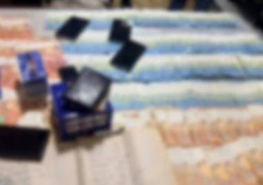 Откриха пари и списъци с имена в автомобил с кандидат за дептутат