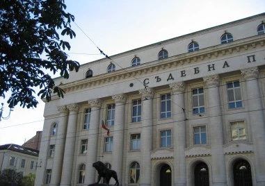 Сигнал за бомба евакуира Съдебната палата в София