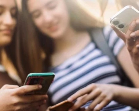 Кипър също обмисля да забрани социалните мрежи за деца под 15 години