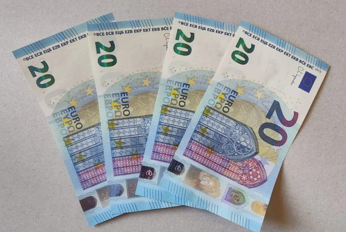 Над 210 000 души с ниски доходи получават подкрепата от 20 евро заради ръста на цените на горивата през март