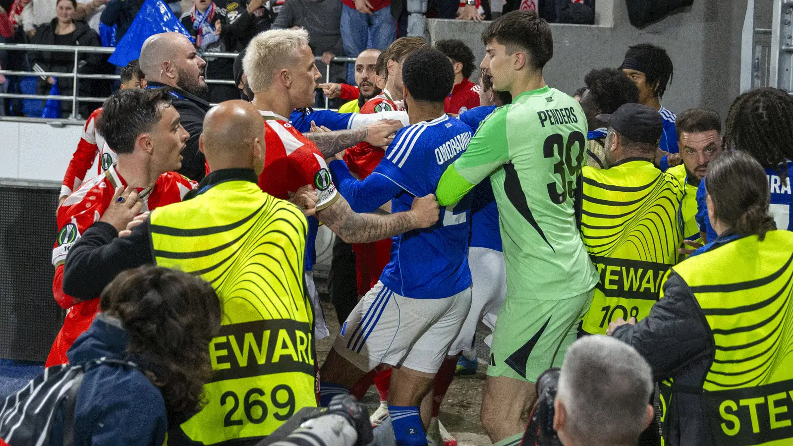 След провокация! Масов бой между футболисти в Лигата на конференциите