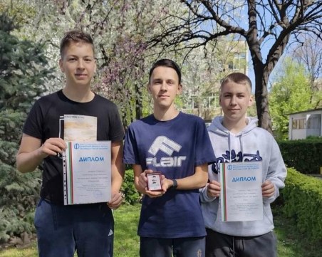 Младежи от Пловдив грабнаха първо място в национален конкурс за ученическа журналистика