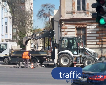 ВиК авария затруднява движението около Съдебната палата в Пловдив