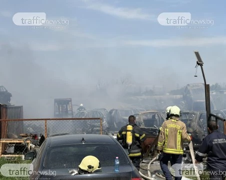 Земеделец запали сухи треви в нива, пламна моргата на Околовръстното ВИДЕО
