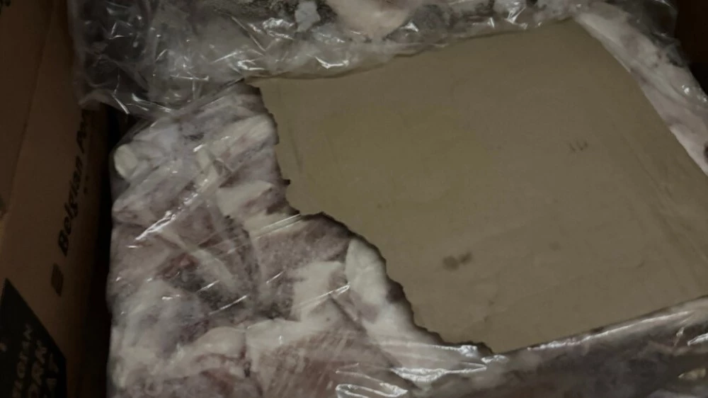 БАБХ запечата склад за месо в Луковит, унищожи стотици килограми месо