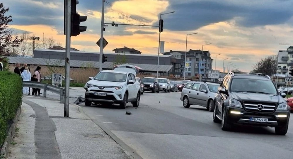 Двама загинали и 11 ранени в 13 тежки катастрофи за 24 часа