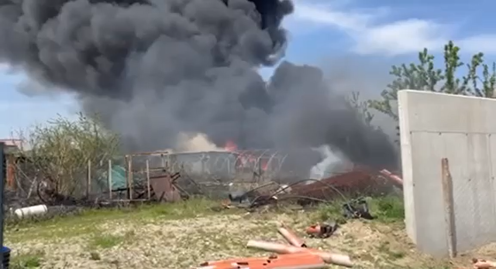 Голям пожар гори в автоморга до Околовръстното, има опасност от разрастване ВИДЕО