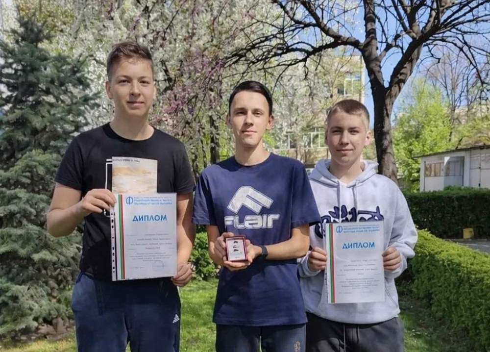 Младежи от Пловдив грабнаха първо място в национален конкурс за ученическа журналистика