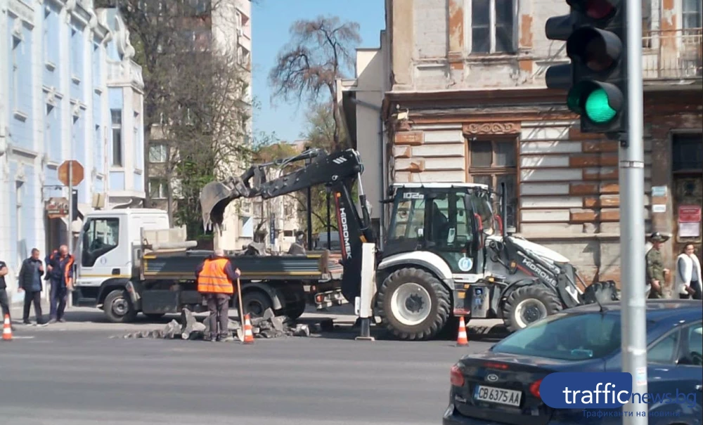 ВиК авария затруднява движението около Съдебната палата в Пловдив