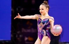 Стилияна Николова спечели бронзов медал в многобоя и ще играе на Световната купа по художествена гимнастика в Баку