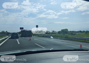 Камион, натоварен с картофи, се преобърна на АМ Тракия